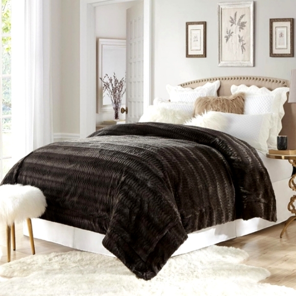 Soft KING Size Bed /Oversized Queen Neutral Dark Brown Faux Fur Blanket New - Picture 10 of 13